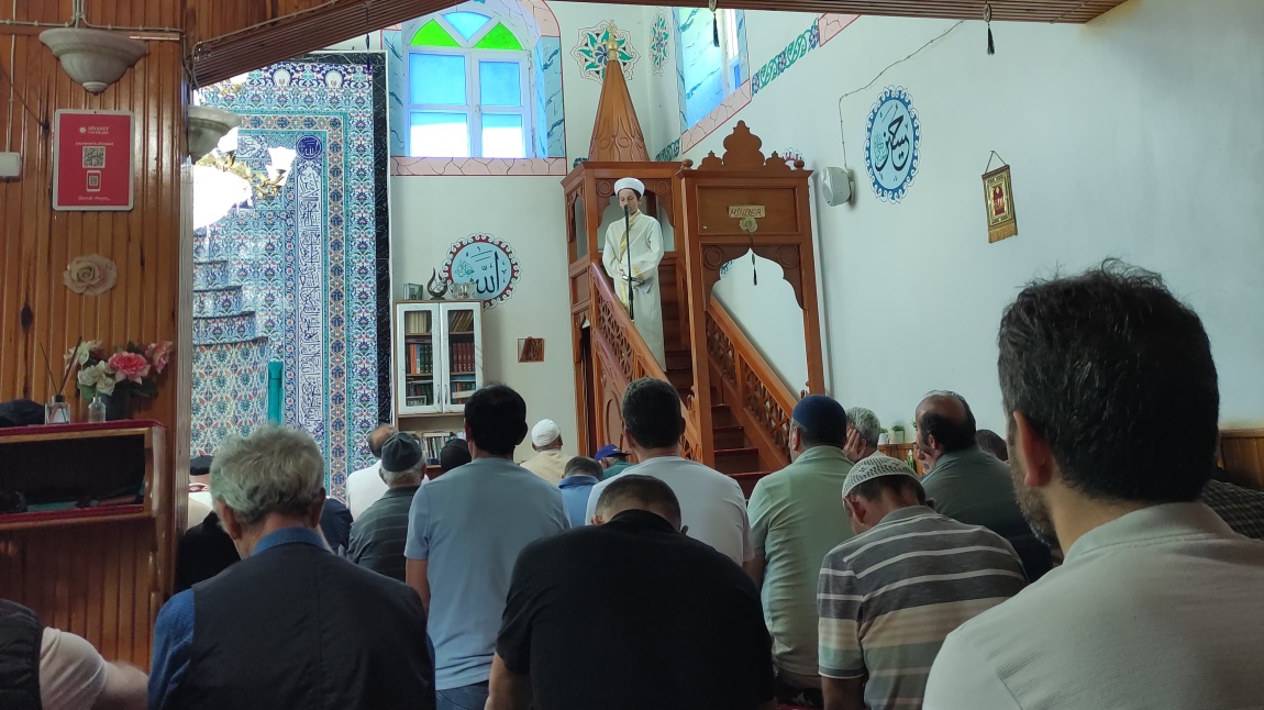 ÖĞRENCİMİZ ŞABAN KESTİ CUMA HUTBESİNİ OKUDU